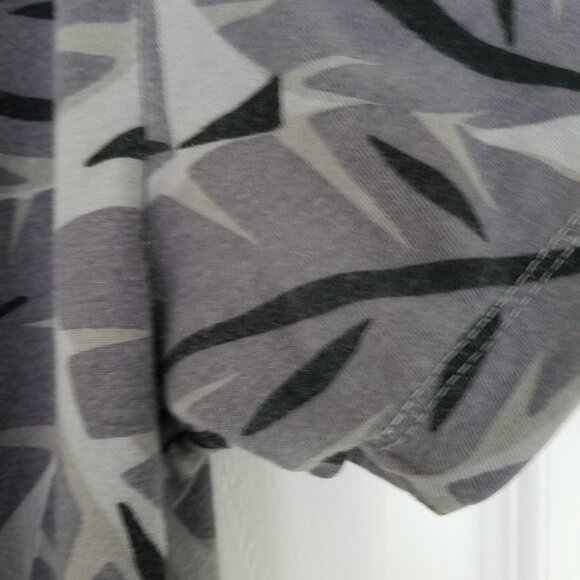 J. Crew Men’s Washed Jersey Tee Size L Short Sleeve Cotton Crew Neck Gray Leaves - Picture 3 of 7